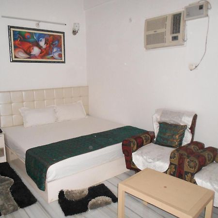 Ds Residency Varanasi-Prime Location-Parking Eksteriør billede