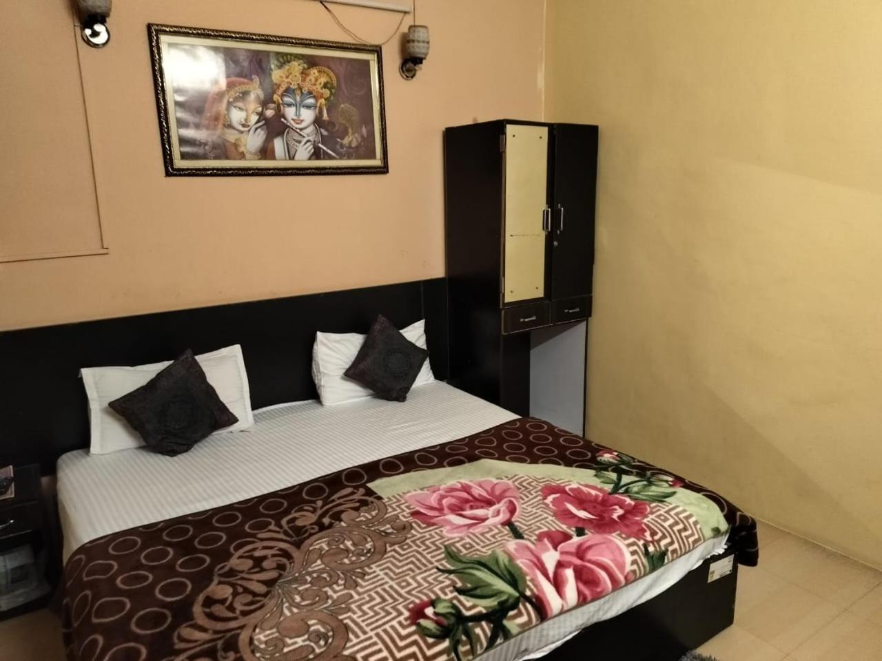 Ds Residency Varanasi-Prime Location-Parking Eksteriør billede