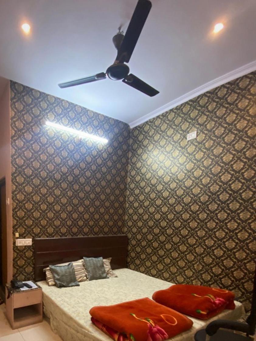 Ds Residency Varanasi-Prime Location-Parking Eksteriør billede