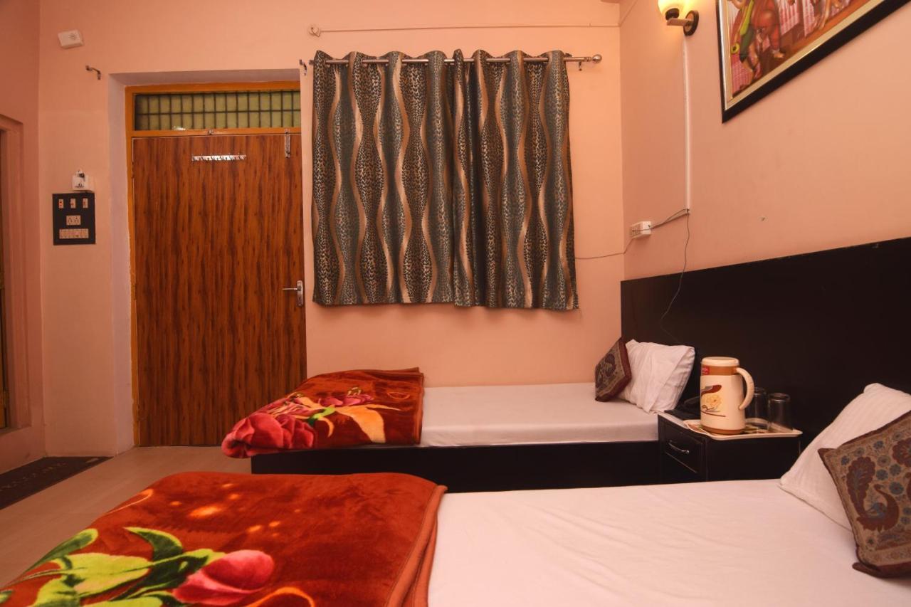 Ds Residency Varanasi-Prime Location-Parking Eksteriør billede